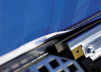 Filler threads are inserted into the PAD seam from GKD before the clamps are closed thereby further lowering the risk of particle penetration.