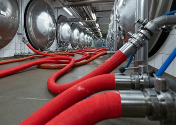 Continental not only supplies hoses, but complete lines with pressed fittings that can withstand operating pressures of up to 16 bar. (Picture: Continental)