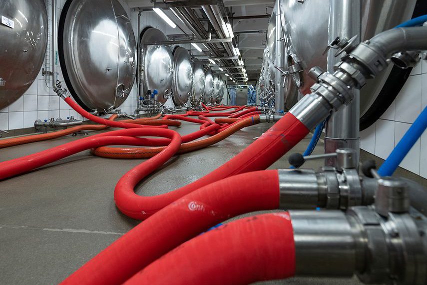 Continental not only supplies hoses, but complete lines with pressed fittings that can withstand operating pressures of up to 16 bar. (Picture: Continental)