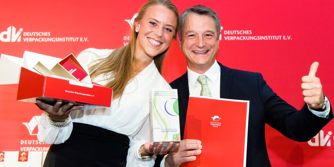 Nora Wigand, Marketing Account Manager D-A-CH, and Udo Felten, Manager Product Related Global Environmental Sustainability & Affairs at SIG, have received the German Packaging Award on behalf of SIG at the award ceremony in Nuremberg. Picture: Uwe Niklas
