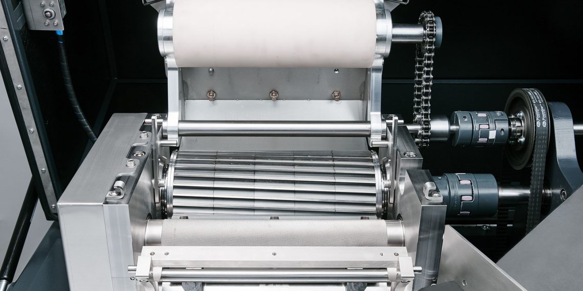 Optimized cutting tools ensure best possible cutting results. Furthermore the new quick change cutting chamber system really impresses users. Picture: Coperion Pelletizing Technology