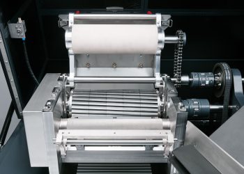 Optimized cutting tools ensure best possible cutting results. Furthermore the new quick change cutting chamber system really impresses users. Picture: Coperion Pelletizing Technology