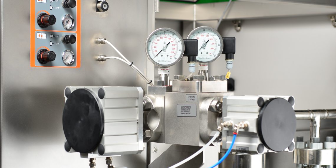 High-pressure homogenizers consist of both a pump acting as a pressure generator and a hydraulic consumer, which is called the homogenization valve. Picture: Lewa