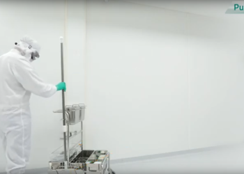 How cleanroom ceiling cleaning becomes ergonomic Hydroflex