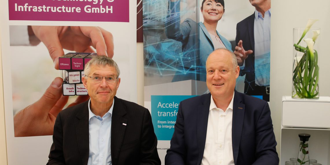 Siemens and Evonik are to enter into a technology partnership. Its aim is the development of an asset life cycle data model and its integration into the Siemens software solution Comos.