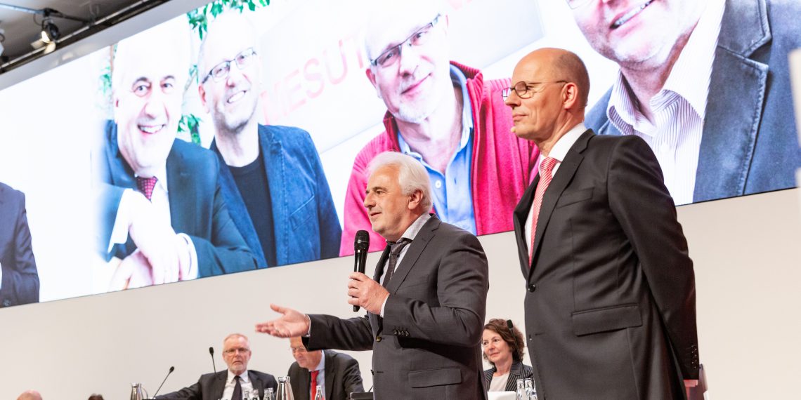 CEO Karl-Heinz Dürrmeier (left) introducing Mesutronic on the Indus Holding AG investor summit together with chairman Dr.-Ing. Johannes Schmidt (right). Picture: Mesutronic