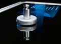 Only the weighing pan carrying the item hovers over the table top – without the danger of cross-contamination via the workplace surface or tools.