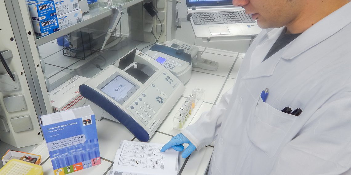 Compact work of reference for photometry