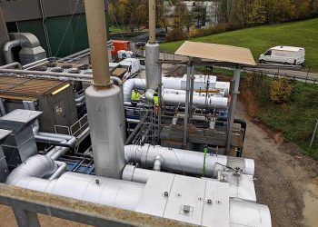 Top view of both containers BHKW with roof superstructure and exhaust system. (Picture: ETW Energietechnik)