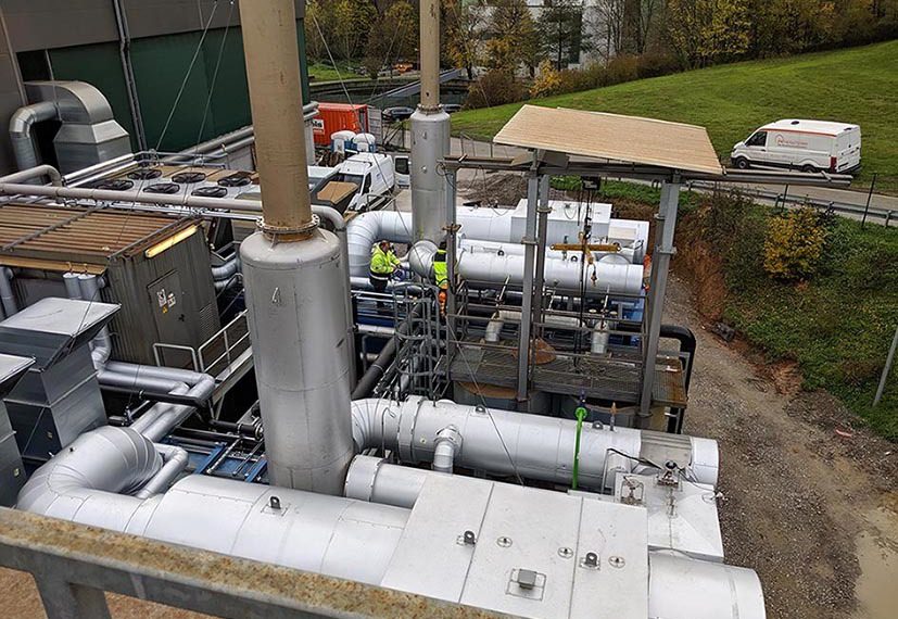 Top view of both containers BHKW with roof superstructure and exhaust system. (Picture: ETW Energietechnik)